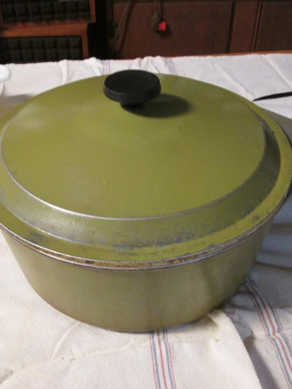 5 quart West Bend heavy cast aluminum avocado green with lid Dutch oven